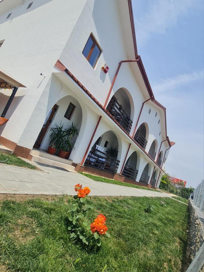 Hotel Yuka Vama Veche Exterior foto